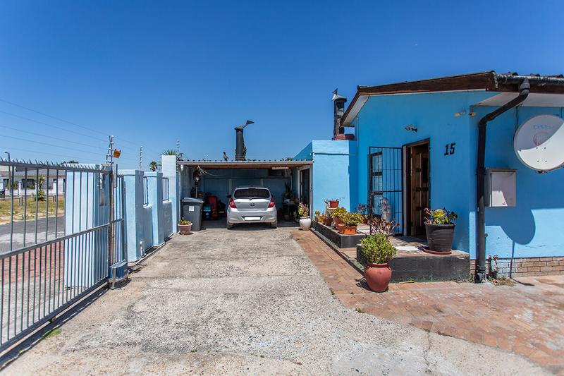 4 Bedroom Property for Sale in Peerless Park North Western Cape